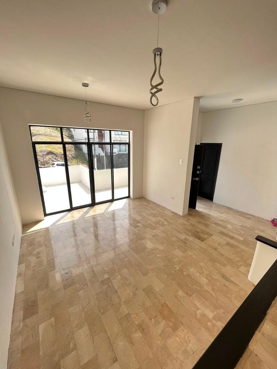 Vendo Linda Casa Remodelada en Ceibos Norte, a Desnivel, 4 Dorm., Terraza, Guayas — imagen 8