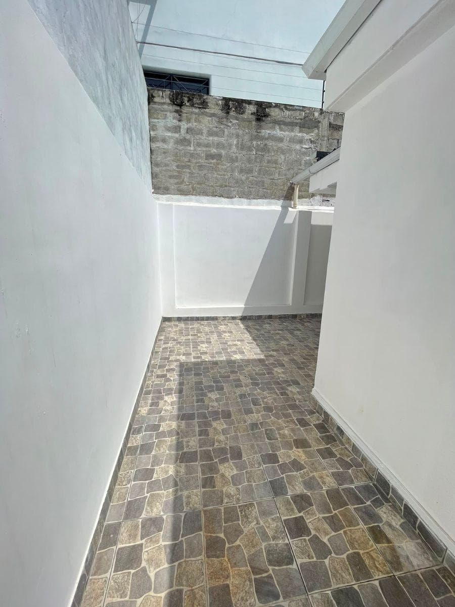Vendo Linda Casa Remodelada en Ceibos Norte, a Desnivel, 4 Dorm., Terraza, Guayas — imagen 2