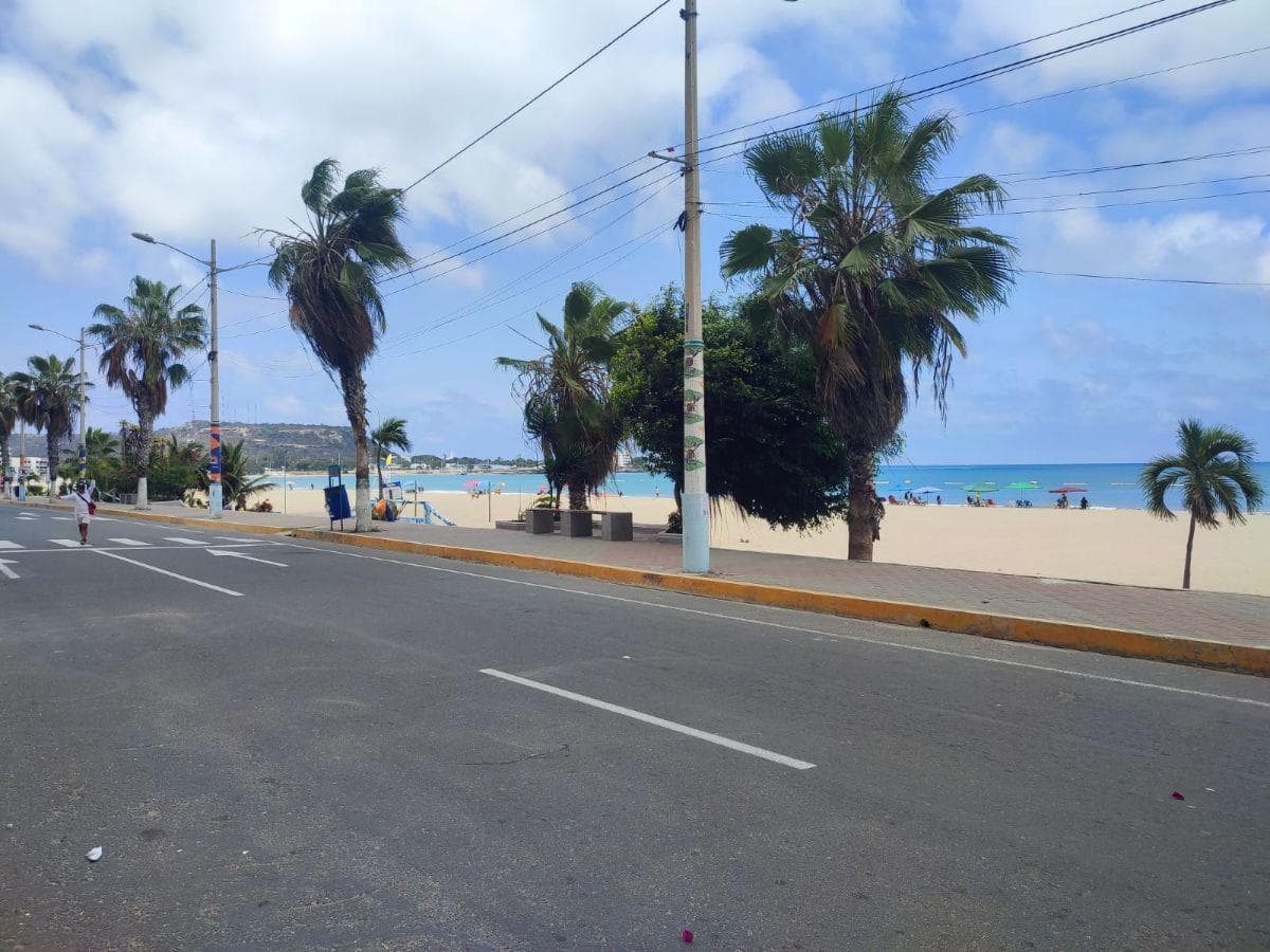 Vendo Amplio Departamento Frente Al Mar en Chipipe, Salinas — imagen 9