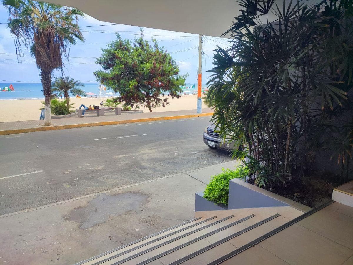 Vendo Amplio Departamento Frente Al Mar en Chipipe, Salinas — imagen 8