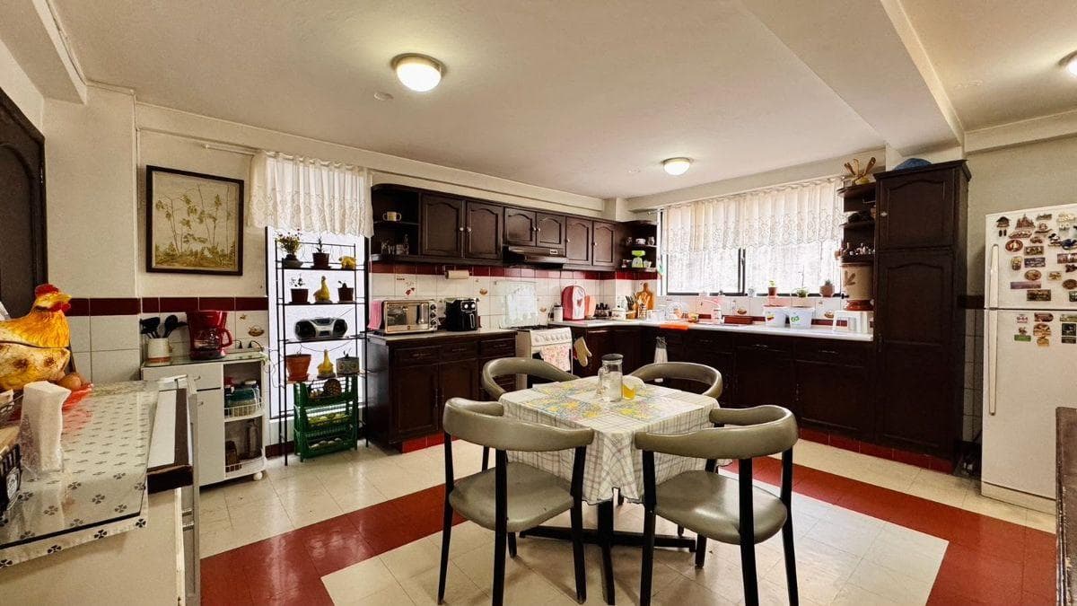 Departamento Venta Av El Inca y 10 de Agosto — imagen 3