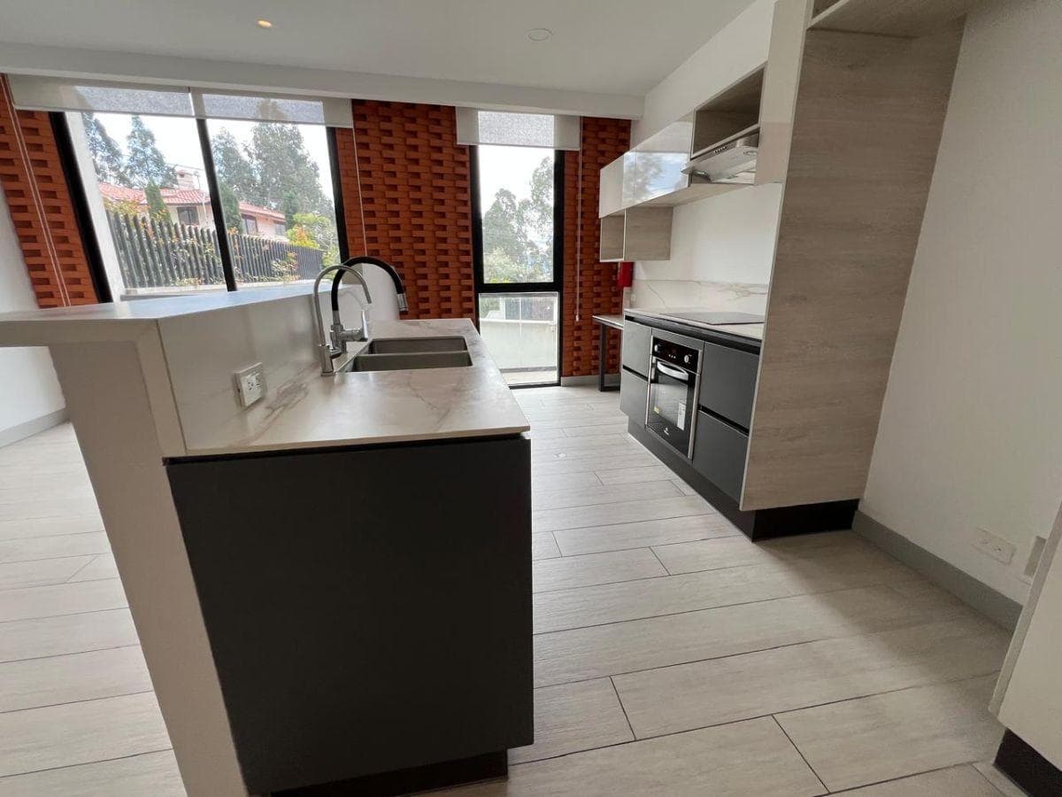 Venta Departamento con Balcon 2 Dorm. Edf Amahru Iñaquito Alto Junto a La Univ Hemisferios — imagen 1