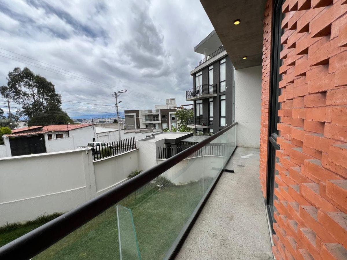 Venta Departamento con Balcon 2 Dorm. Edf Amahru Iñaquito Alto Junto a La Univ Hemisferios — imagen 5