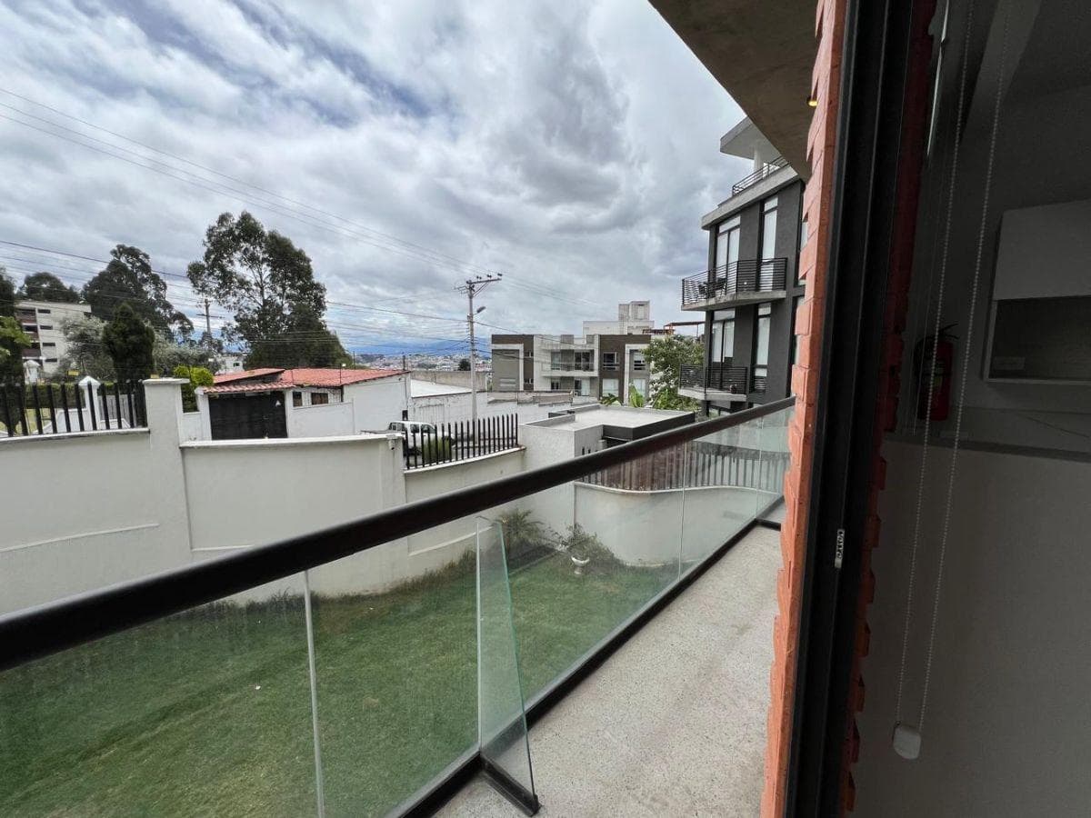 Venta Departamento con Balcon 2 Dorm. Edf Amahru Iñaquito Alto Junto a La Univ Hemisferios — imagen 4