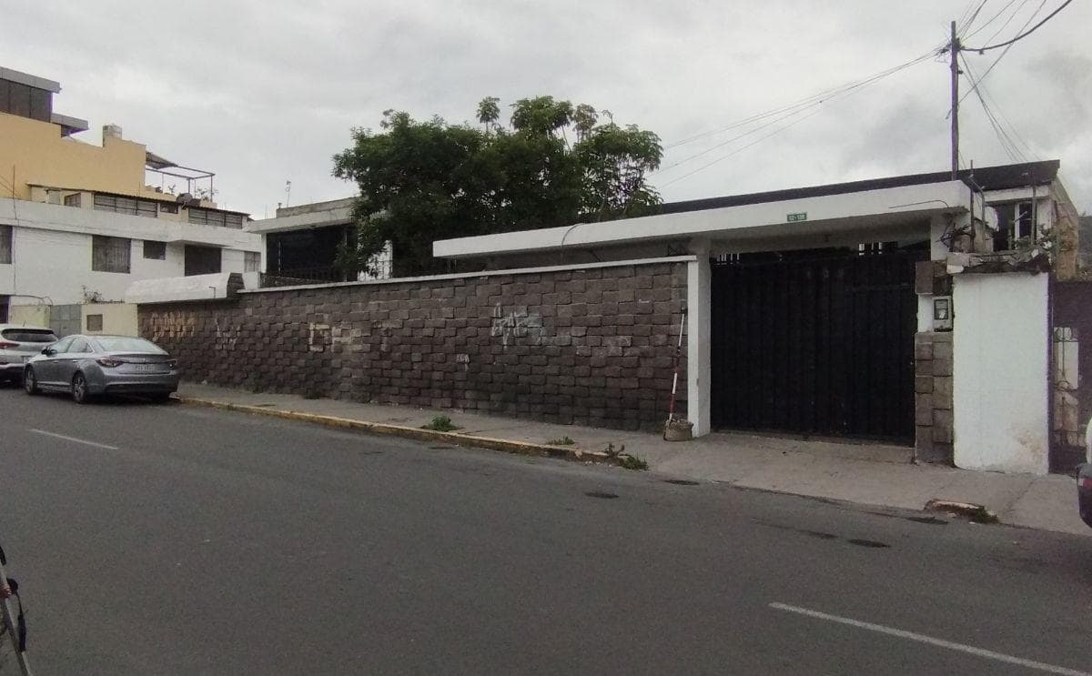 Terreno de 1100 m² Para Inversionistas con 960 m² de Construcción en San Antonio de Pichincha — imagen 10