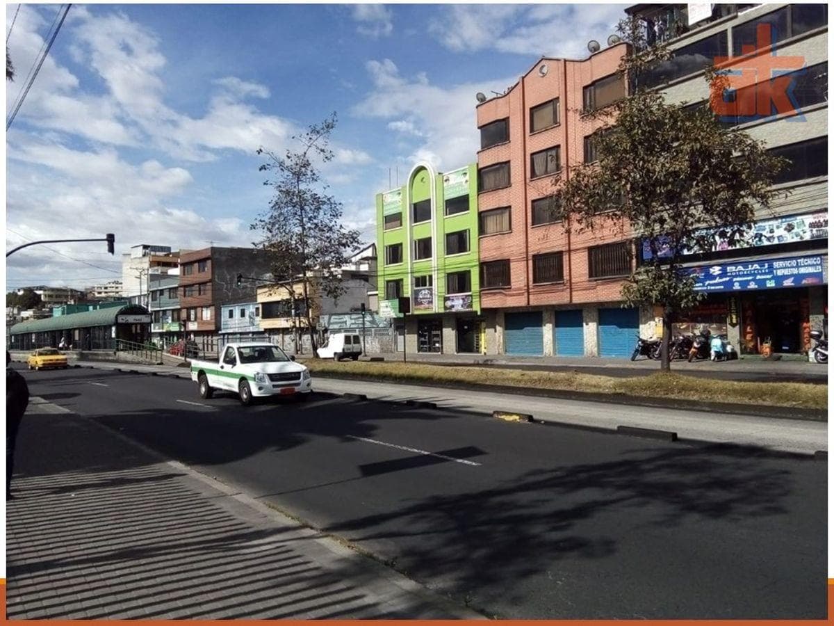 Local Comercial en Venta 390 m² Frente Al Trole – El Recreo — imagen 1