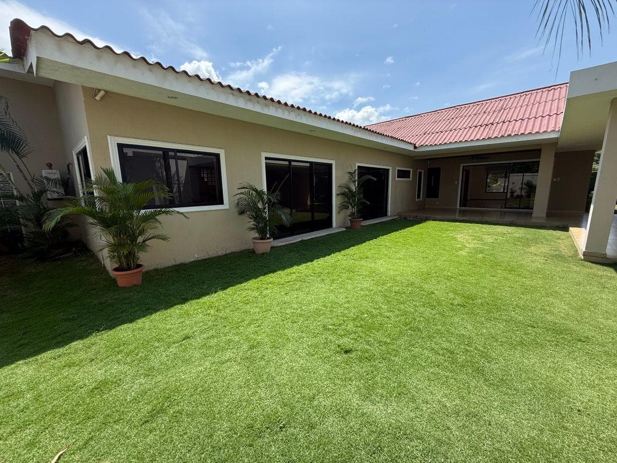 Vendo Casa de Una Planta Puerto Azul, Guayas — imagen 1