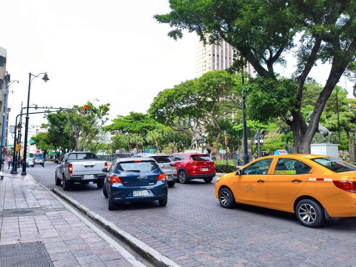 En Venta Terreno con Local Comercial Centro de Guayaquil a - Marín, Guayas — imagen 1