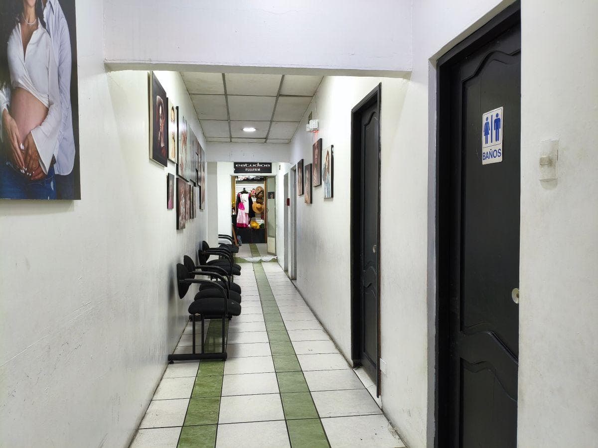 En Venta Terreno con Local Comercial Centro de Guayaquil a - Marín, Guayas — imagen 4