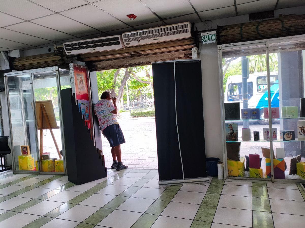 En Venta Terreno con Local Comercial Centro de Guayaquil a - Marín, Guayas — imagen 3