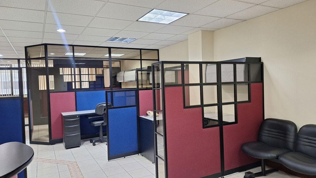 Oportunidad Oficina Amoblada Vendo por Viaje 65 m — imagen 1