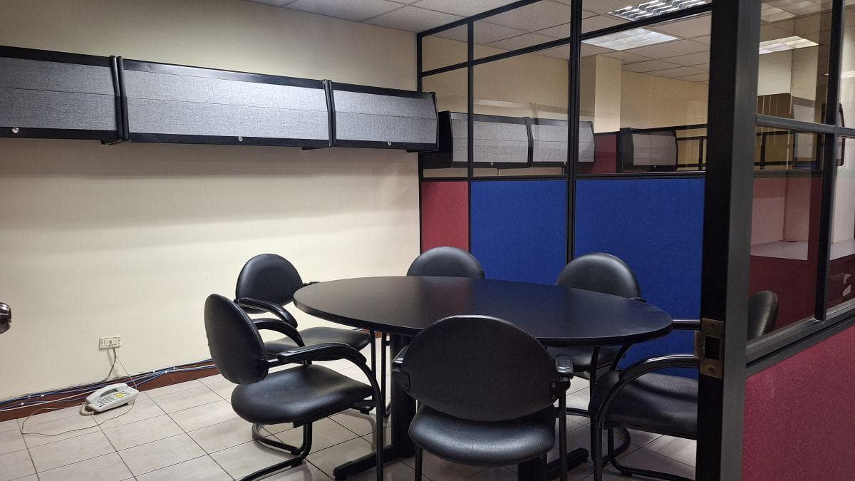 Oportunidad Oficina Amoblada Vendo por Viaje 65 m — imagen 4