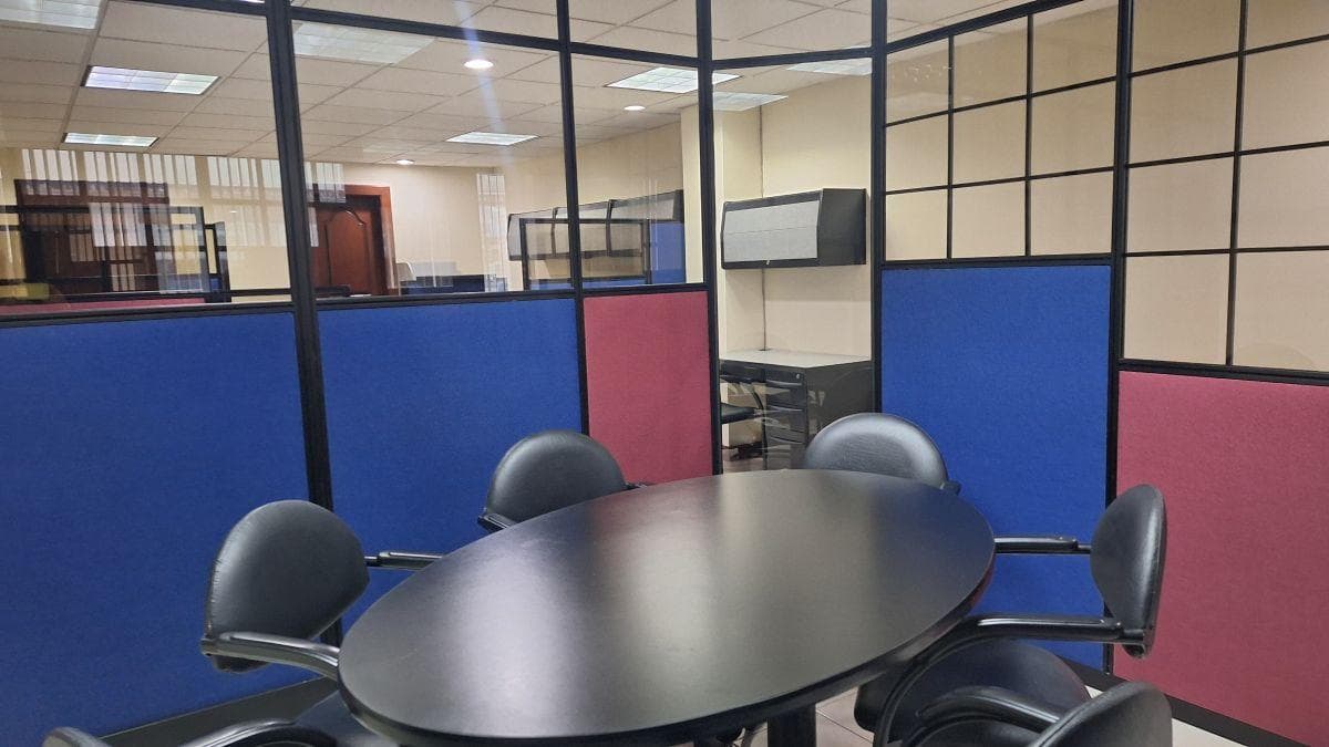 Oportunidad Oficina Amoblada Vendo por Viaje 65 m — imagen 3
