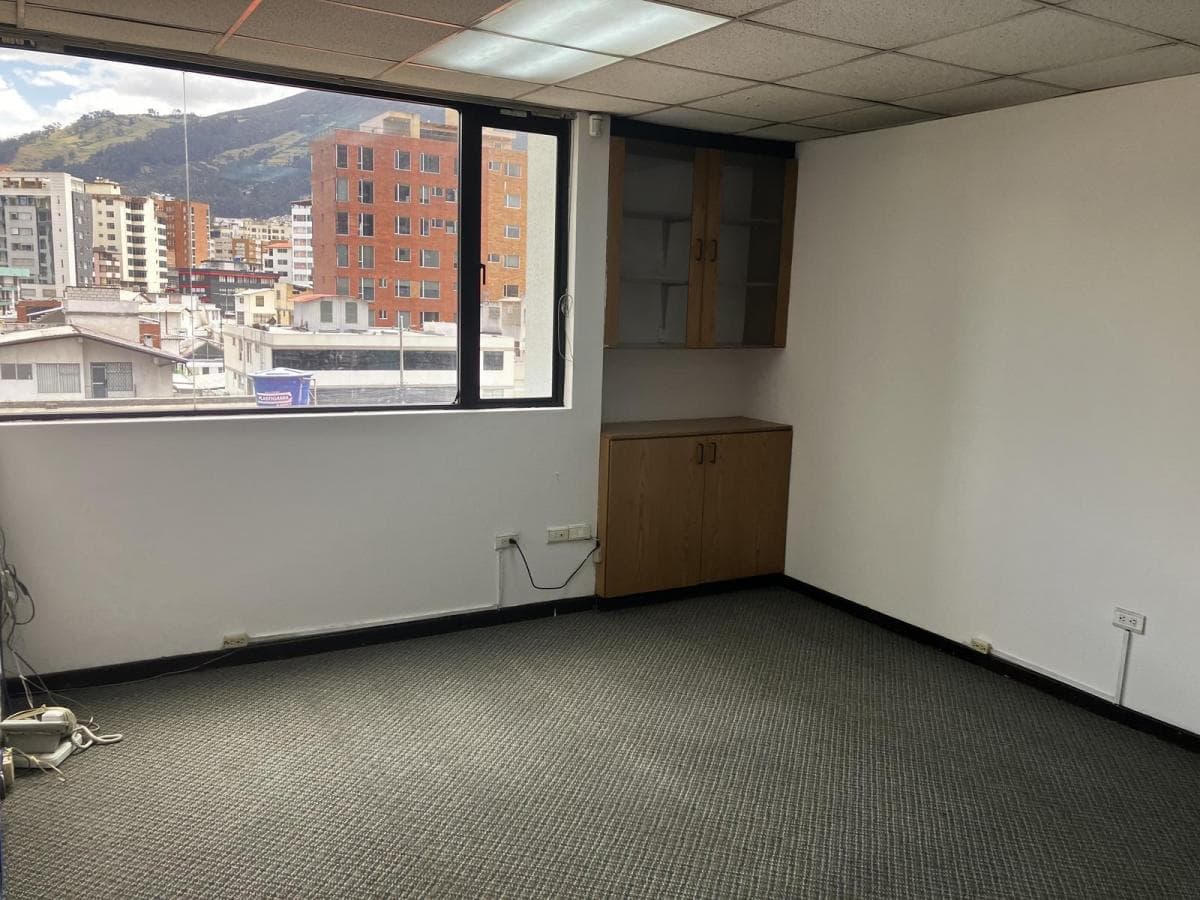 Carolina - Amazonas y Rumipamba, Oficina de Venta 70 m² — imagen 9