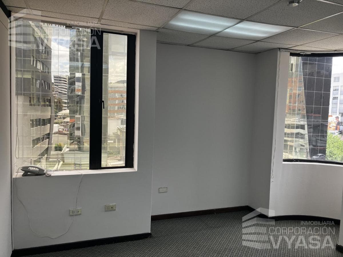 Carolina - Amazonas y Rumipamba, Oficina de Venta 70 m² — imagen 3