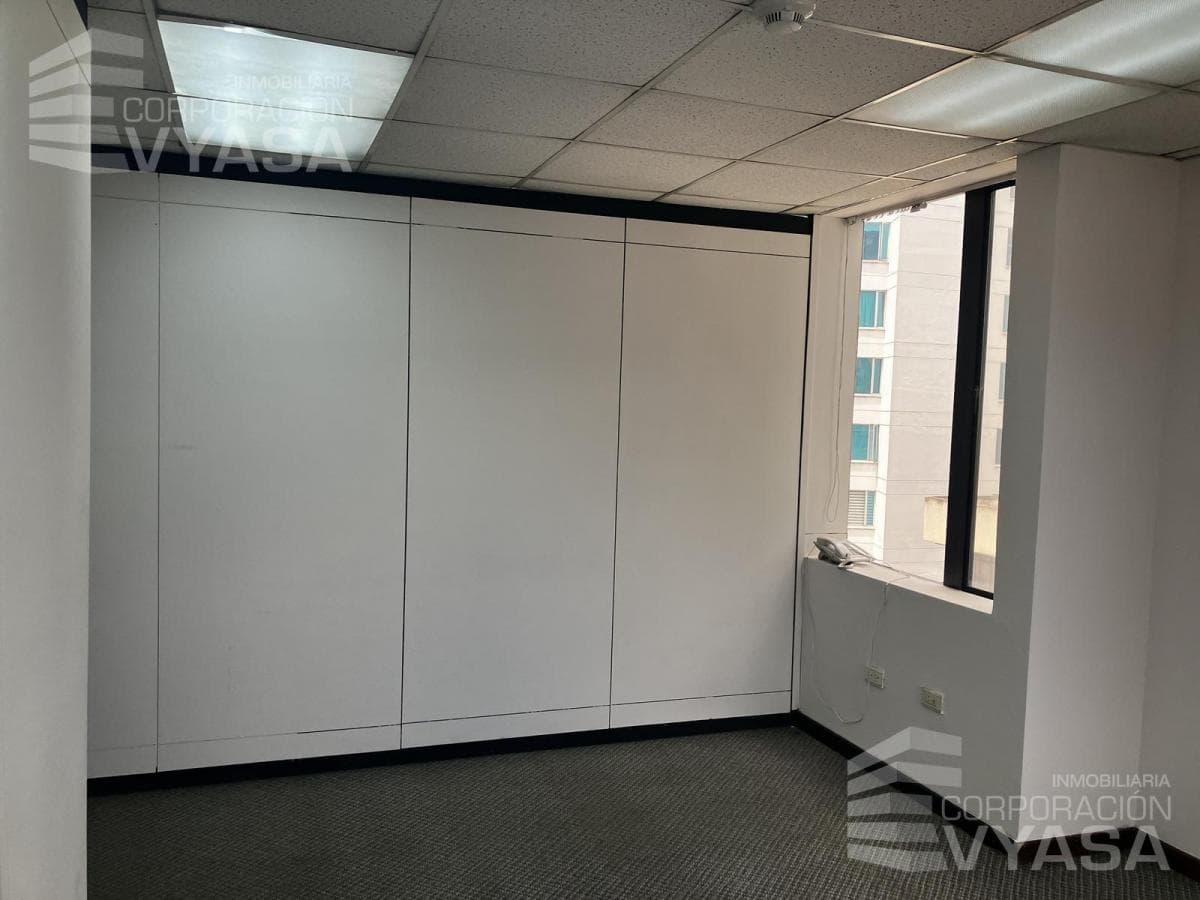 Carolina - Amazonas y Rumipamba, Oficina de Venta 70 m² — imagen 2