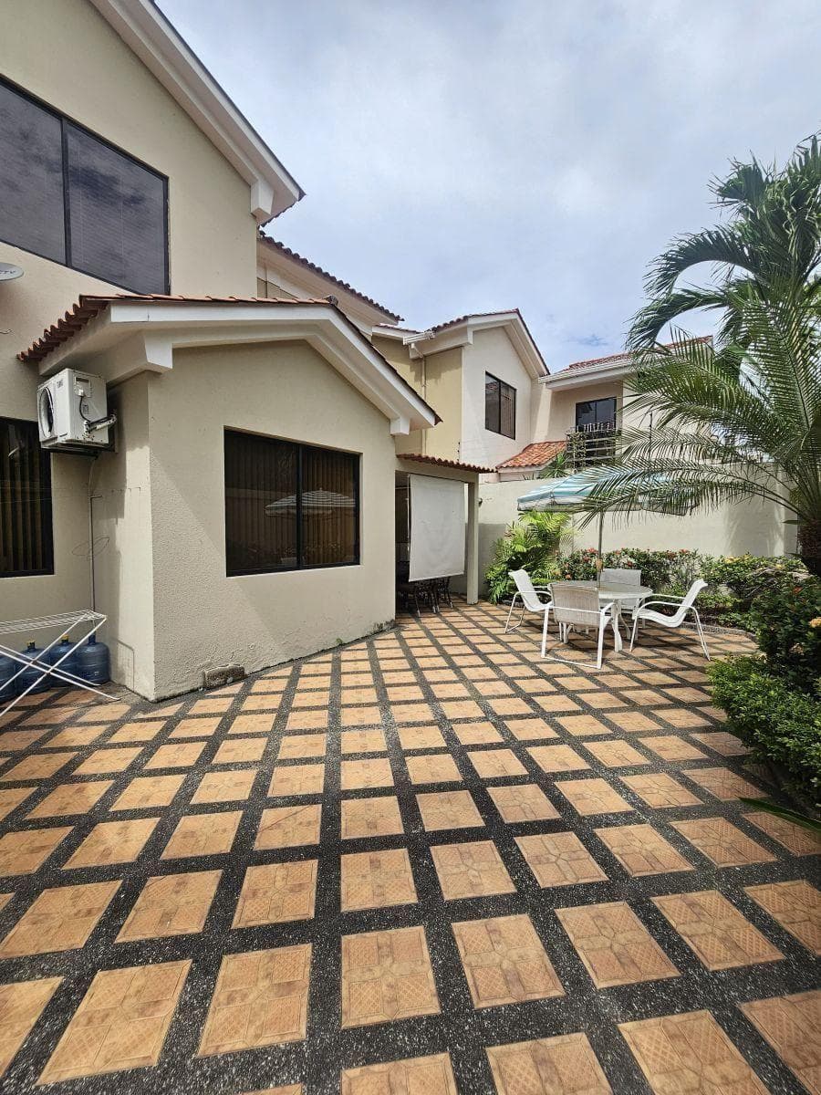 Km 3 Vía Samborondón Casa en Venta, Guayas — imagen 2
