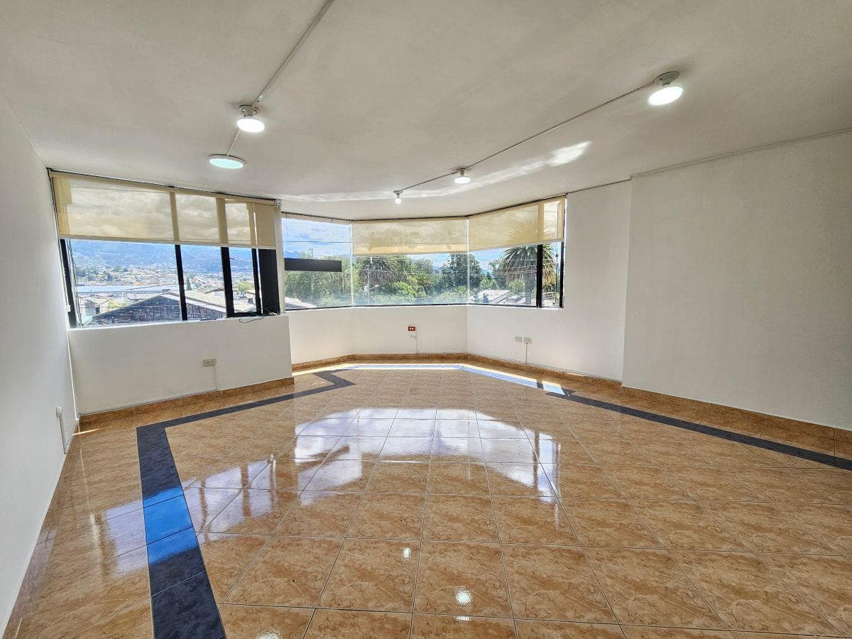 Oficina Comercial de 60 m² en Venta en El Triángulo — imagen 2