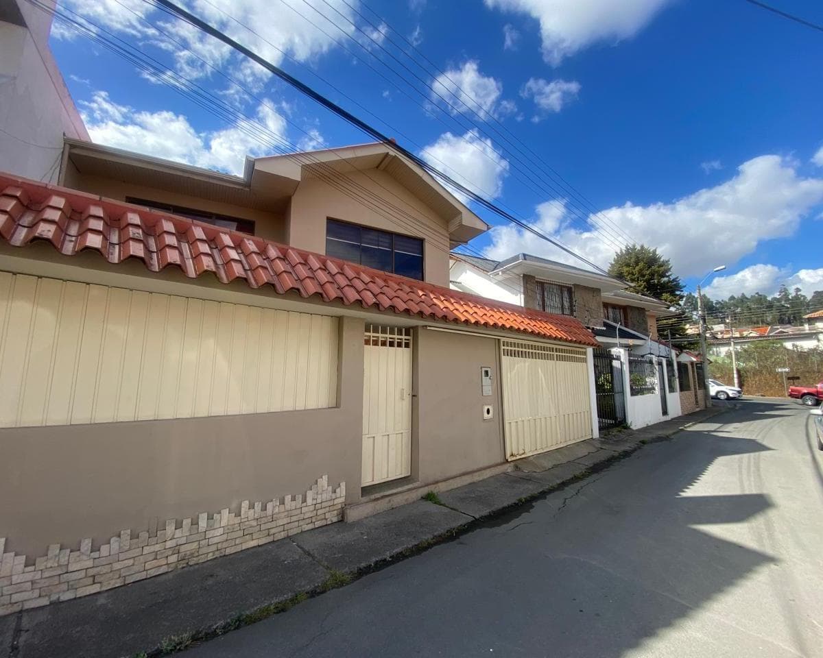 Casa en Venta, Las Pencas, Detrás del Supermaxi, Azuay — imagen 1