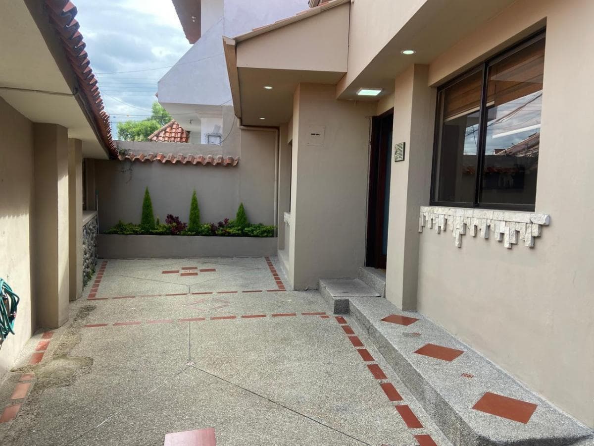 Casa en Venta, Las Pencas, Detrás del Supermaxi, Azuay — imagen 10