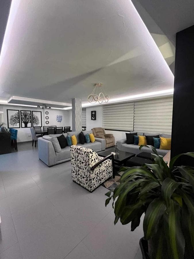 En Venta de Oportunidad Departamento Urbanización El Condado — imagen 2