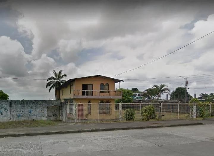 Puente Sur, Terreno Comercial Esquinero. Construcciòn de Dos Plantas 1.390 m². Los Ríos — imagen 1