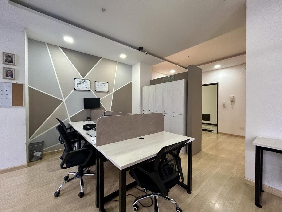 Venta de Oficina Amoblada con Patio en La Pradera — imagen 9