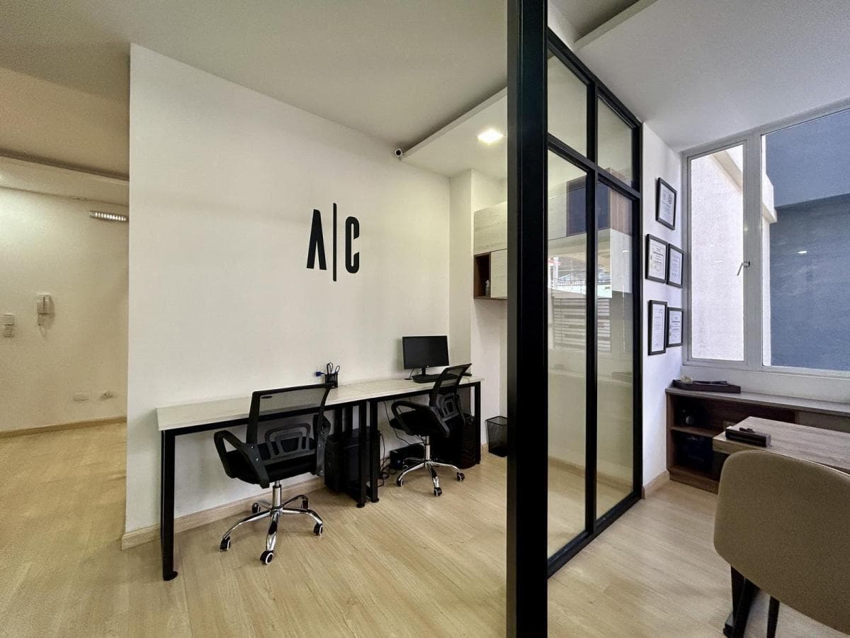 Venta de Oficina Amoblada con Patio en La Pradera — imagen 6