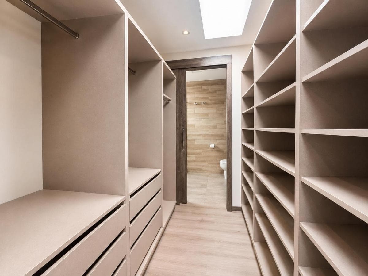 Vendo Espectacular Casa, con Vista Inigualable en Nayon — imagen 7
