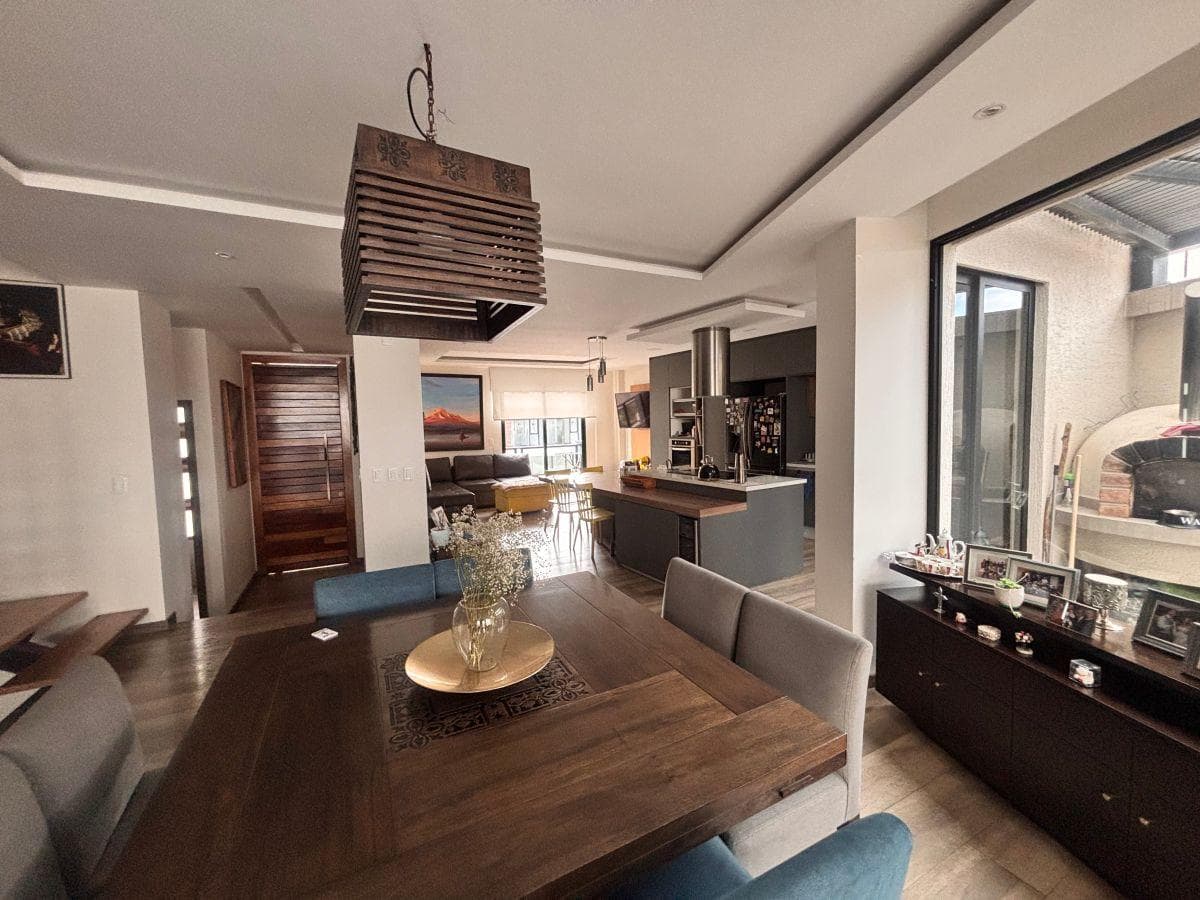 Vendo Espectacular Casa, con Vista Inigualable en Nayon — imagen 4
