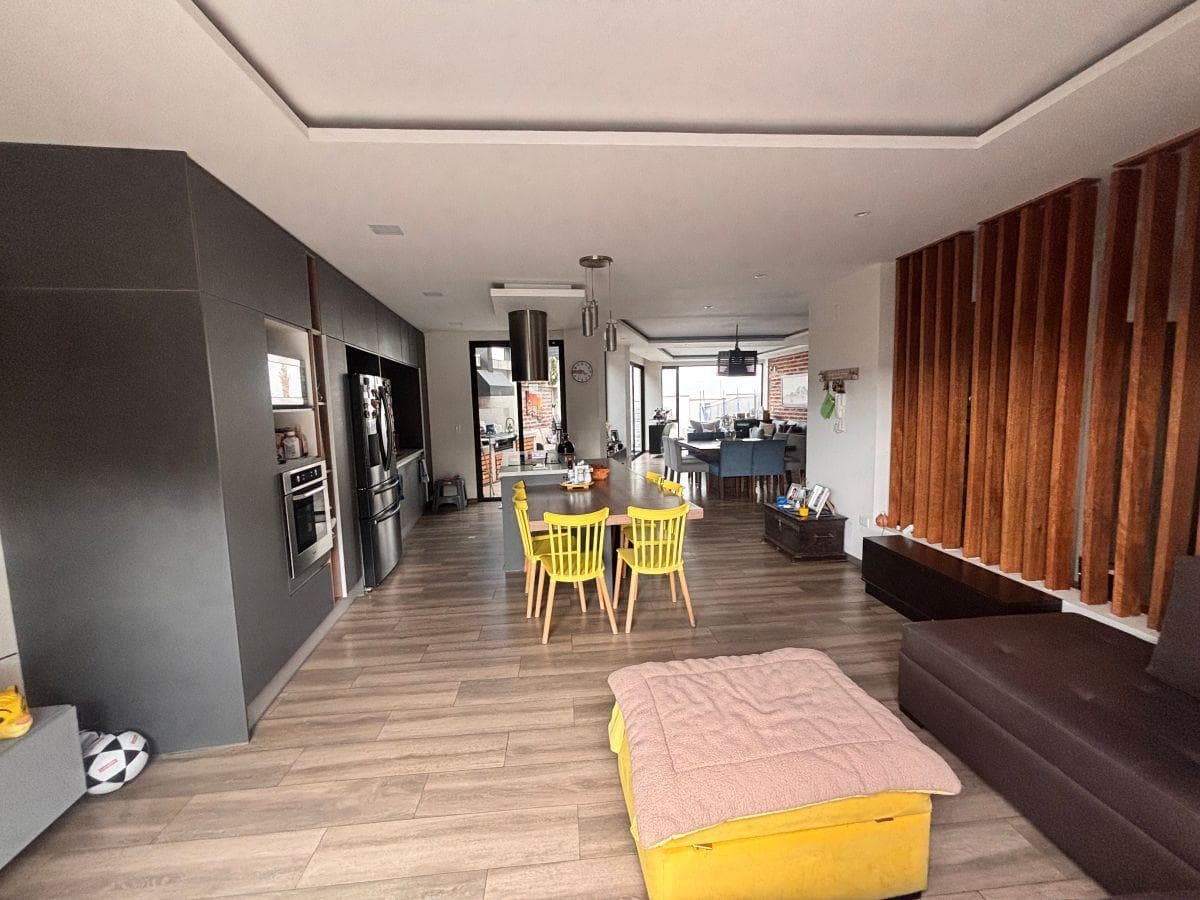 Vendo Espectacular Casa, con Vista Inigualable en Nayon — imagen 2