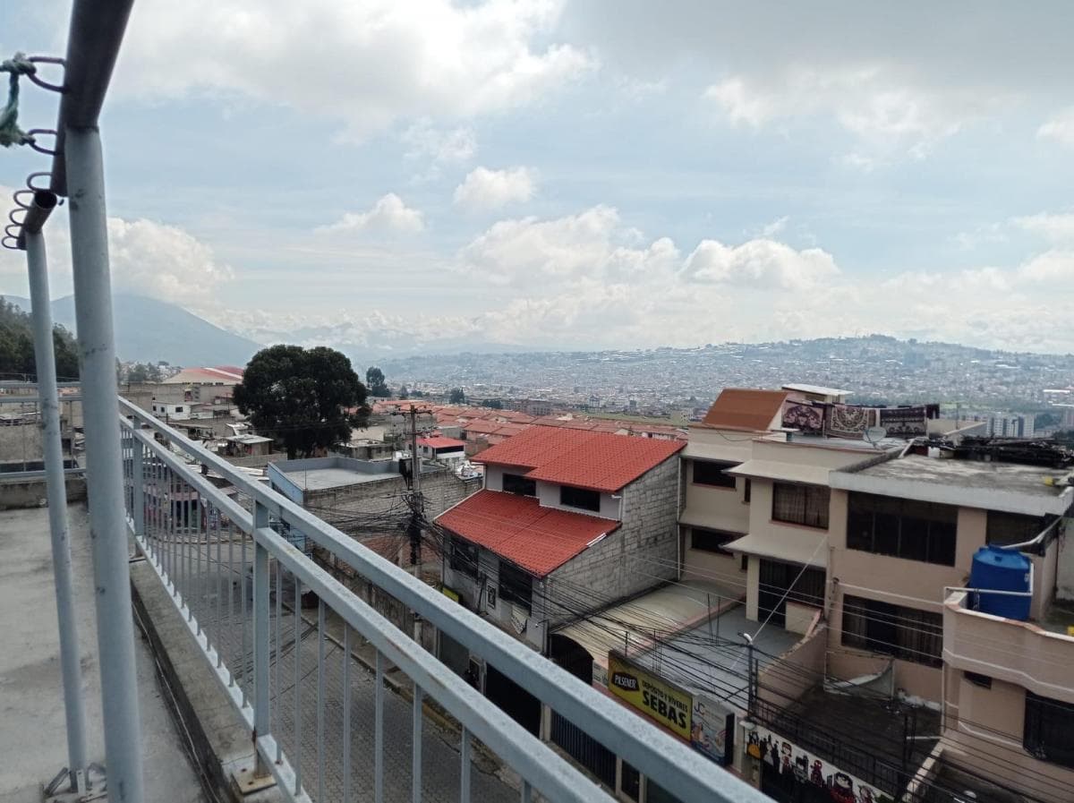 Se Vende Casa Rentera con Cuatro Locales Comerciales y Cuatro Departamentos, Sector La Pulida. Provincia de Pichincha — imagen 10