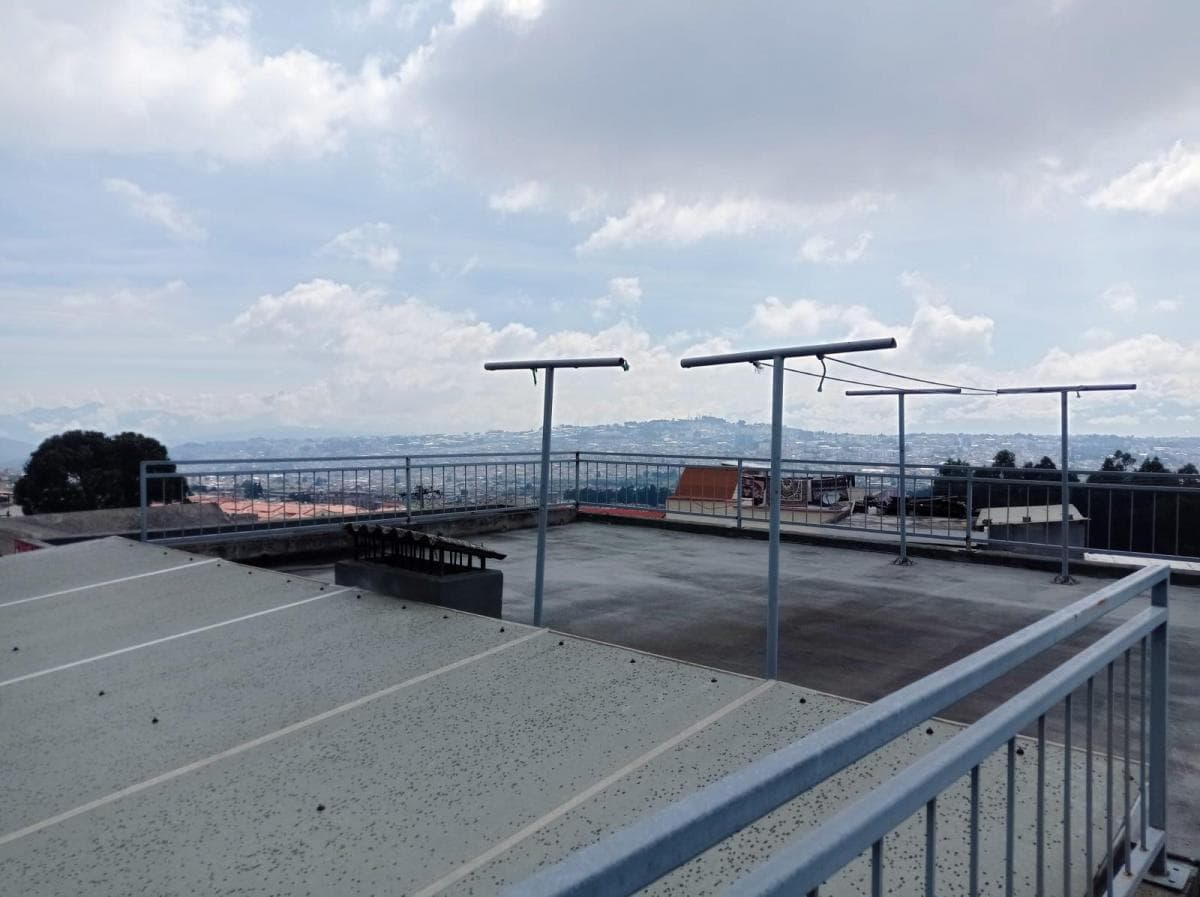 Se Vende Casa Rentera con Cuatro Locales Comerciales y Cuatro Departamentos, Sector La Pulida. Provincia de Pichincha — imagen 8