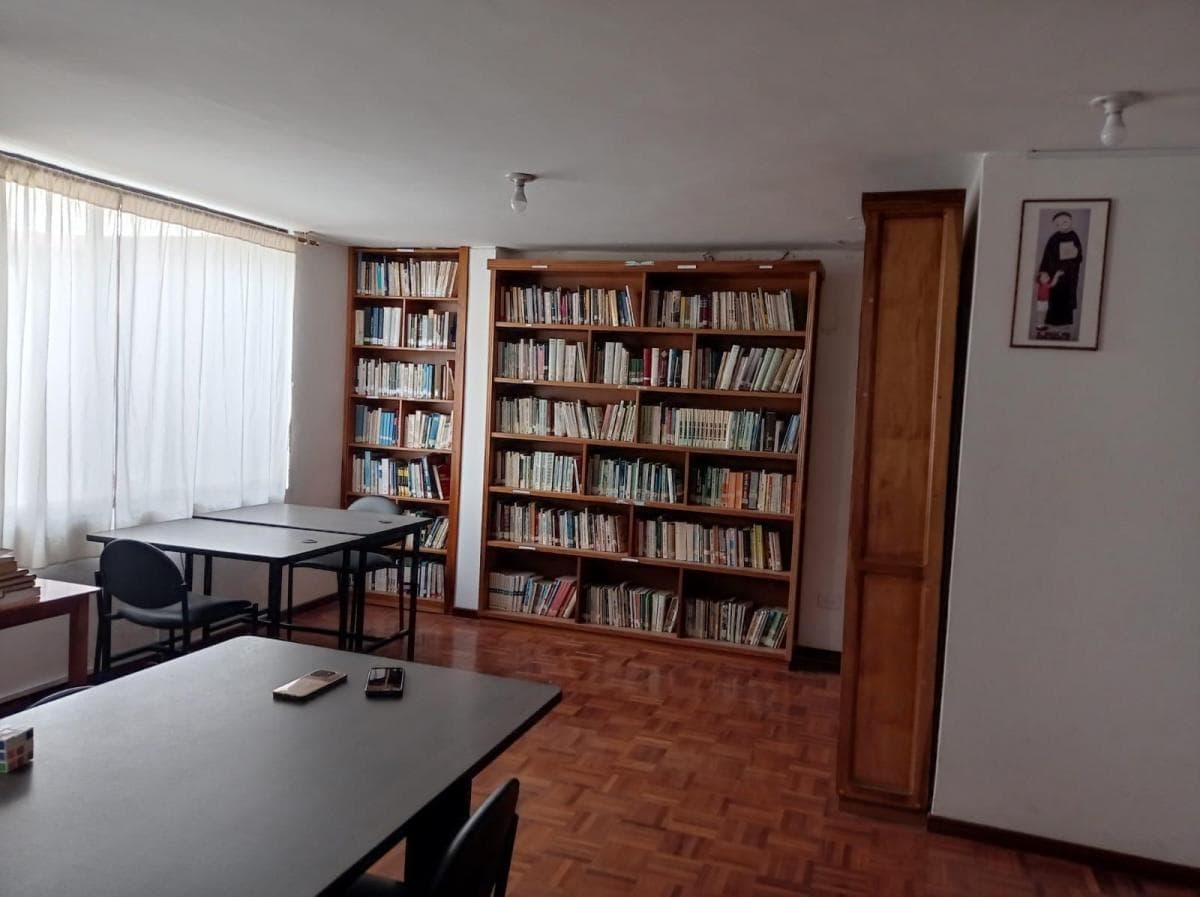 Se Vende Casa Rentera con Cuatro Locales Comerciales y Cuatro Departamentos, Sector La Pulida. Provincia de Pichincha — imagen 5