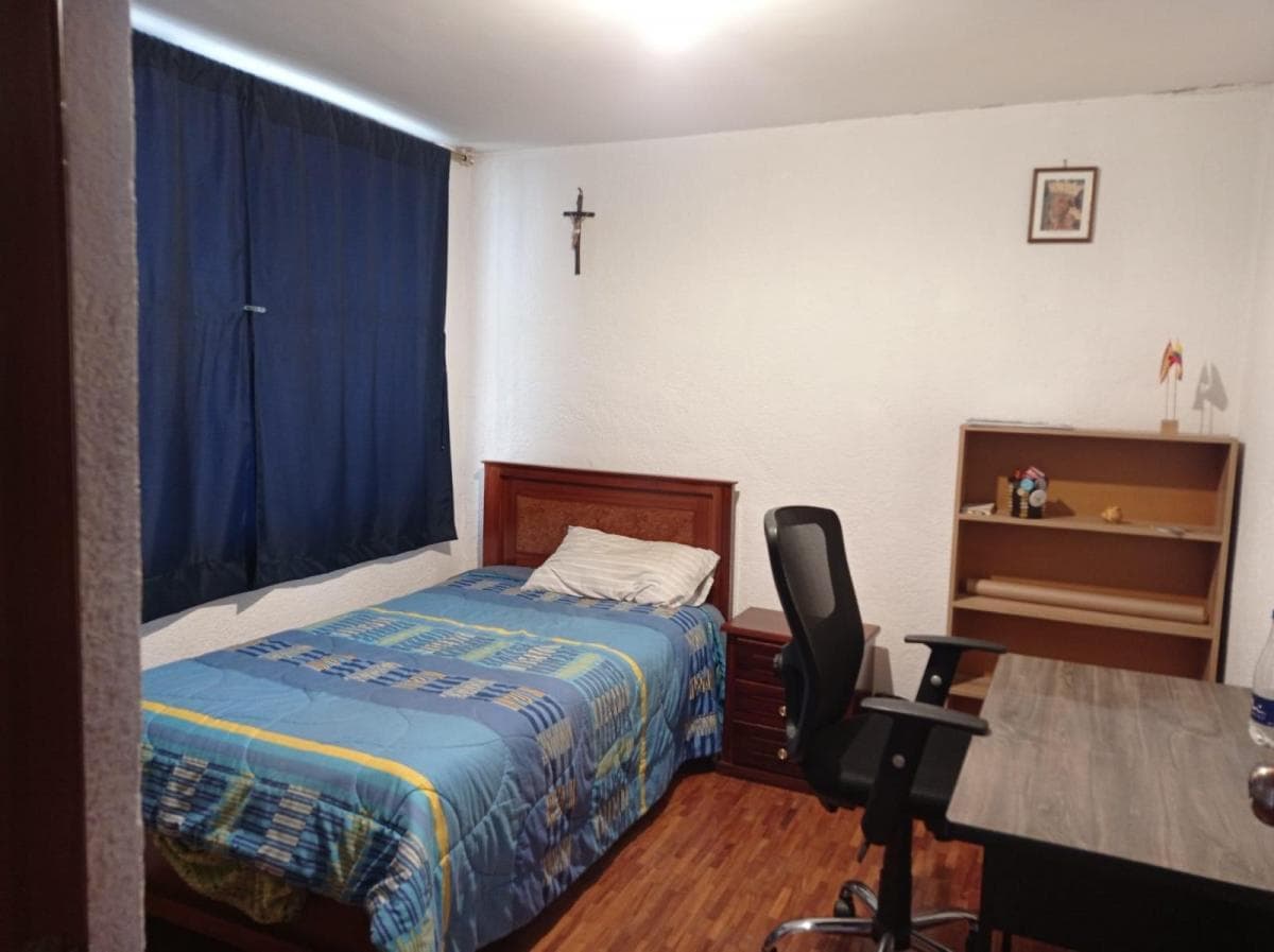 Se Vende Casa Rentera con Cuatro Locales Comerciales y Cuatro Departamentos, Sector La Pulida. Provincia de Pichincha — imagen 4