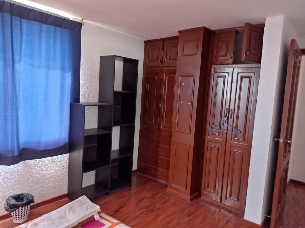 Se Vende Casa Rentera con Cuatro Locales Comerciales y Cuatro Departamentos, Sector La Pulida. Provincia de Pichincha — imagen 3
