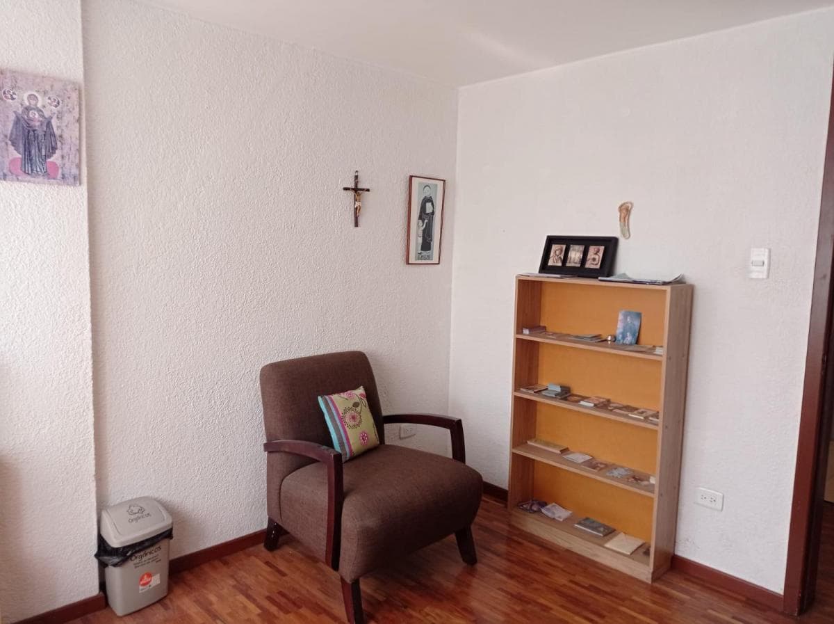 Se Vende Casa Rentera con Cuatro Locales Comerciales y Cuatro Departamentos, Sector La Pulida. Provincia de Pichincha — imagen 2