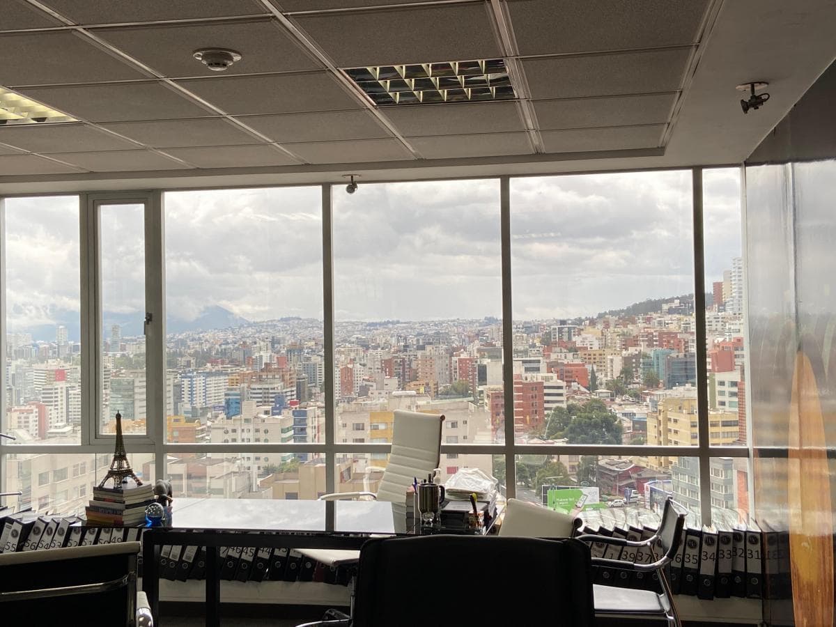 Venta de Linda Oficina Piso Alto con Hermosa Vista (Sector 12 de Octubre) — imagen 8