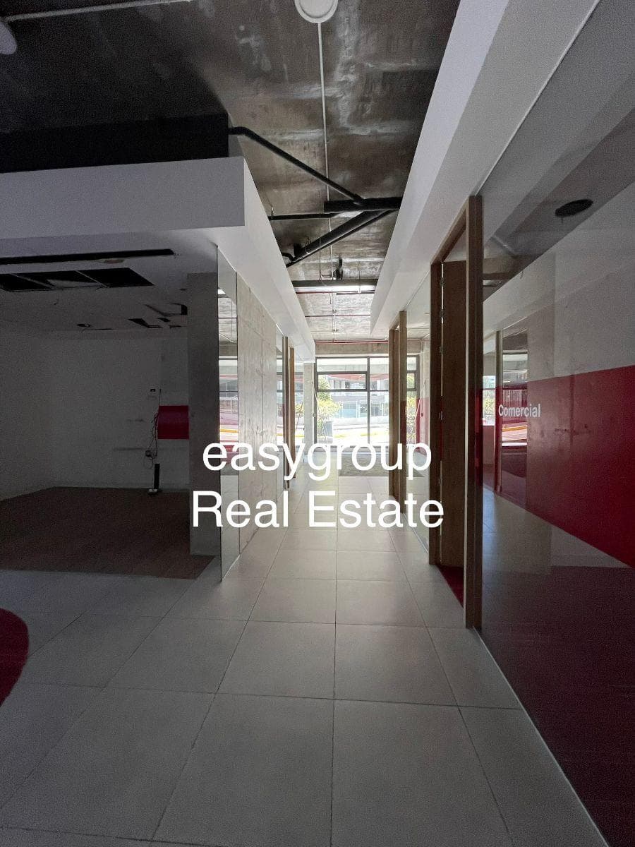 Oficina Comercial de 350 m² Ymas 8 Parqueos Venta y Alquiler en La Carolina Plaza Argentina — imagen 8