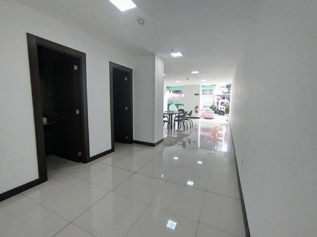 Venta Local Comercial Frente Al Centro Medico Asistanet — imagen 10