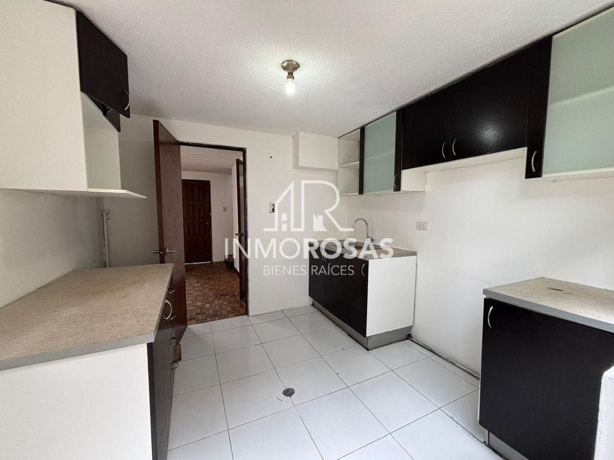 Casa $54.900 3 Dorm, 2 Parq. Sector Mi Comisariato de La Av de La Prensa Norte de Quito - Cotocollao — imagen 6
