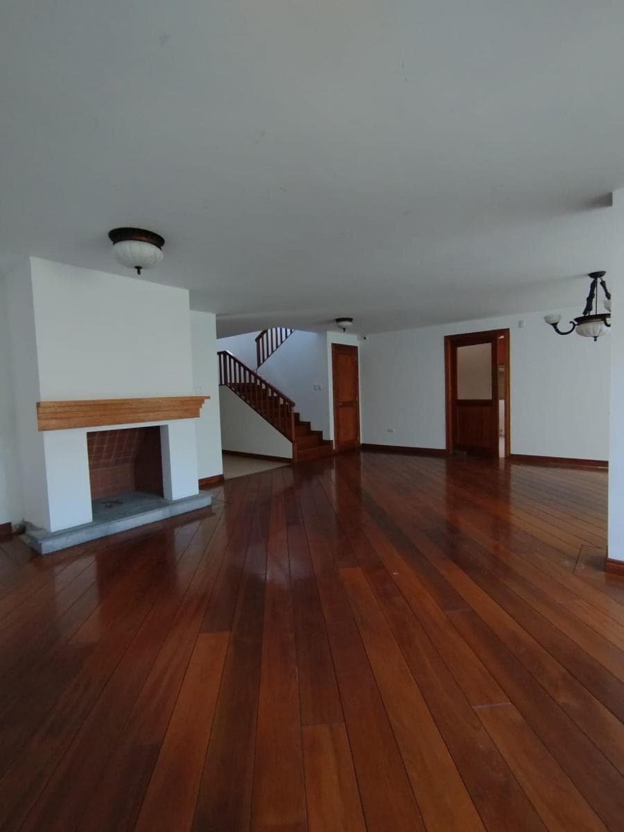 Casa Esquinera en Venta en Tumbaco – Intervalles | 180 m² de Construcción, Jardín y 3 Dorm. — imagen 6