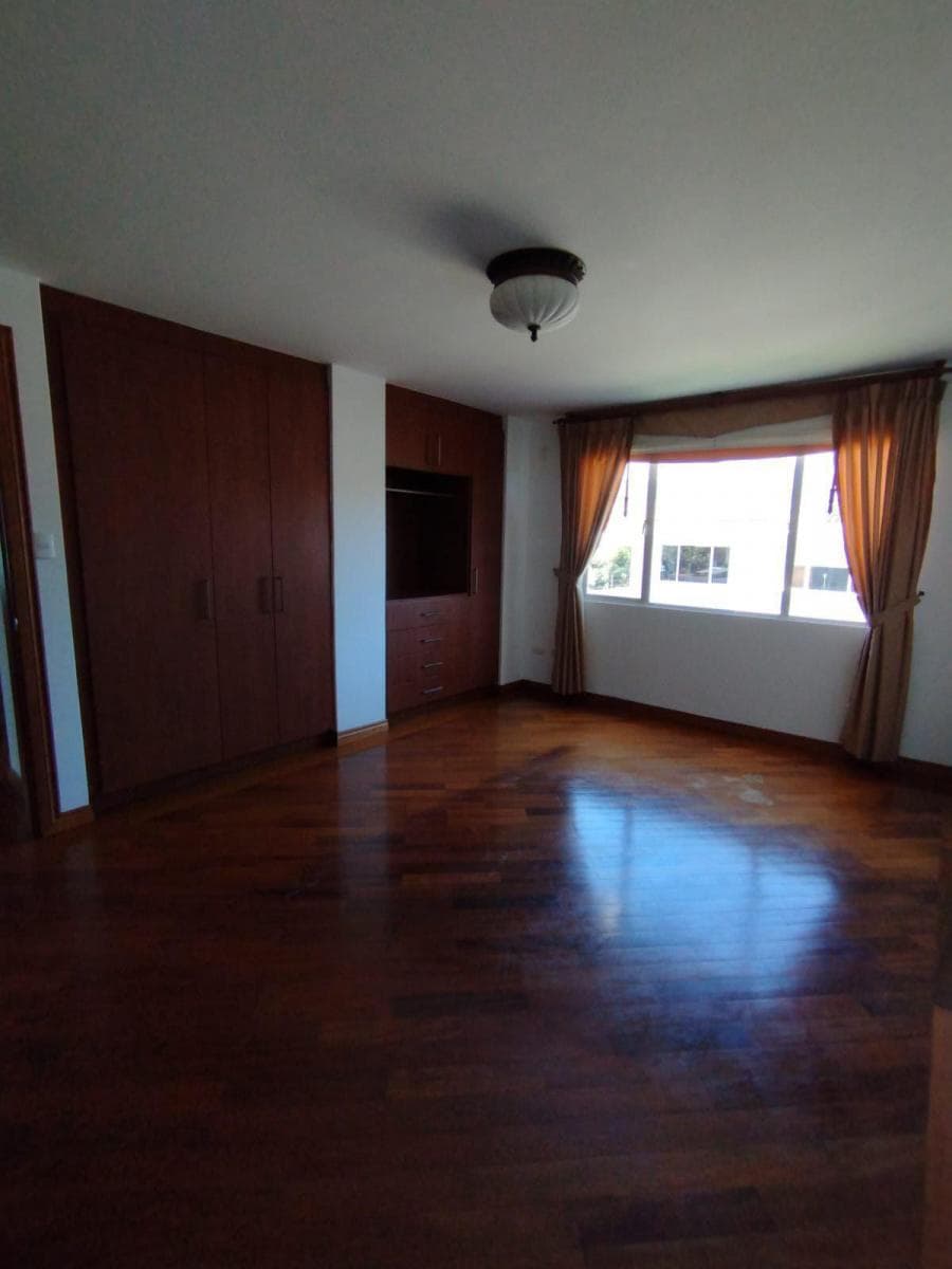 Casa Esquinera en Venta en Tumbaco – Intervalles | 180 m² de Construcción, Jardín y 3 Dorm. — imagen 4