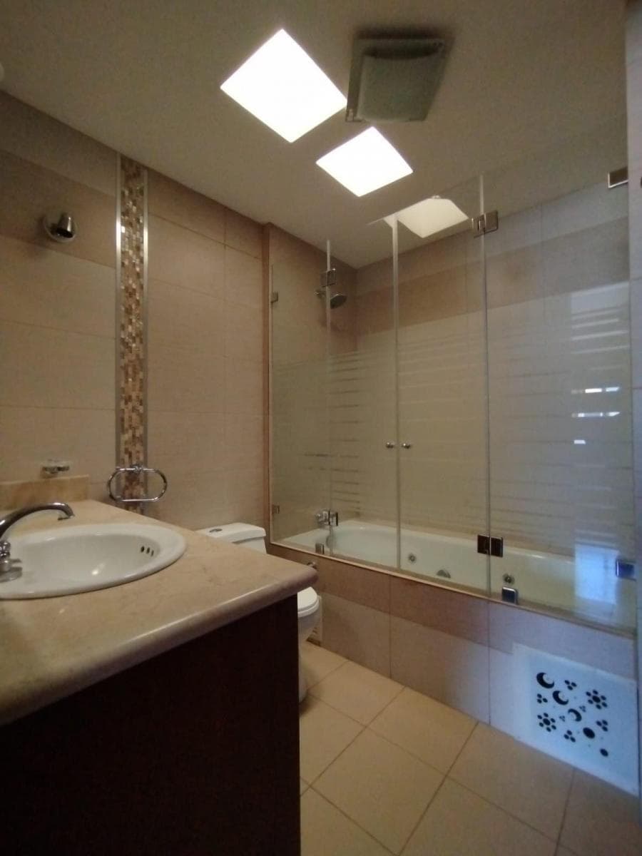 Casa Esquinera en Venta en Tumbaco – Intervalles | 180 m² de Construcción, Jardín y 3 Dorm. — imagen 2