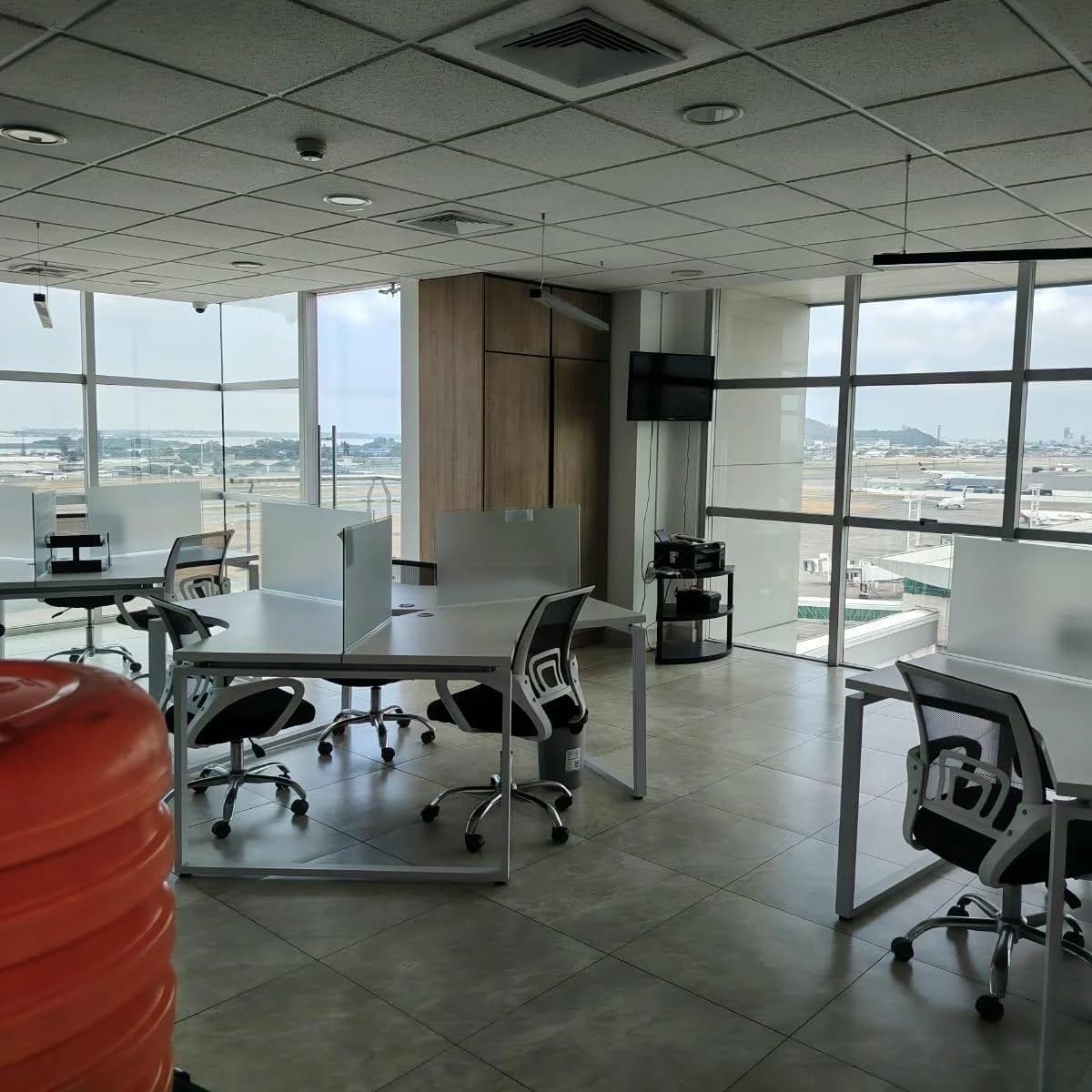 Se Vende Oficina, Edif. Sky Building, Aeropuerto, Guayaquil Anaa, Guayas — imagen 1