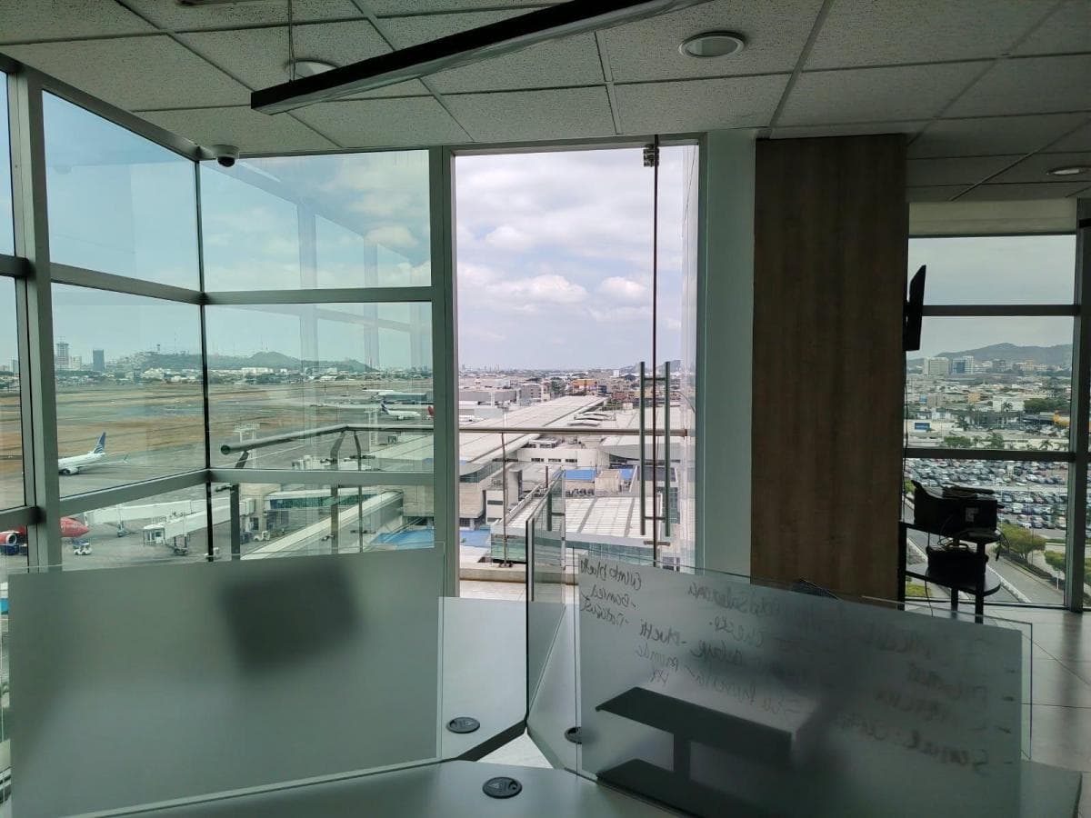 Se Vende Oficina, Edif. Sky Building, Aeropuerto, Guayaquil Anaa, Guayas — imagen 2