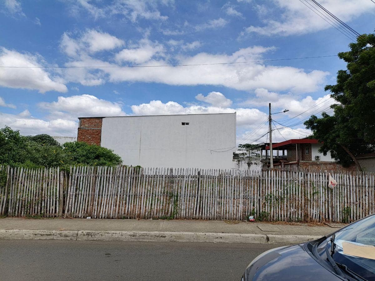 Terreno en Venta, Último Terreno Esquinero en Ese Sector, Manabí — imagen 4