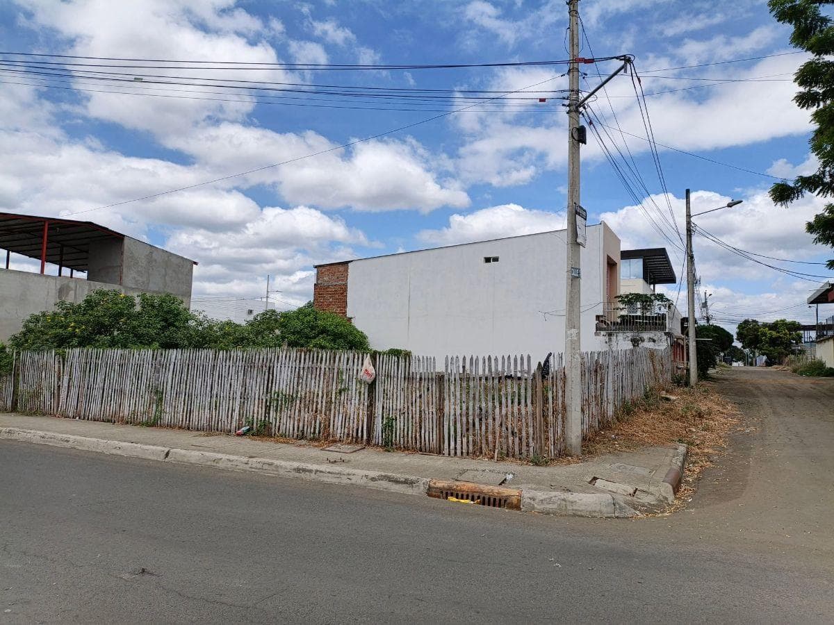 Terreno en Venta, Último Terreno Esquinero en Ese Sector, Manabí — imagen 3