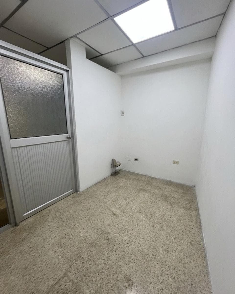 Venta Oficina Centro de Guayaquil Lorenzo de Garaicoa Vanro, Guayas — imagen 4