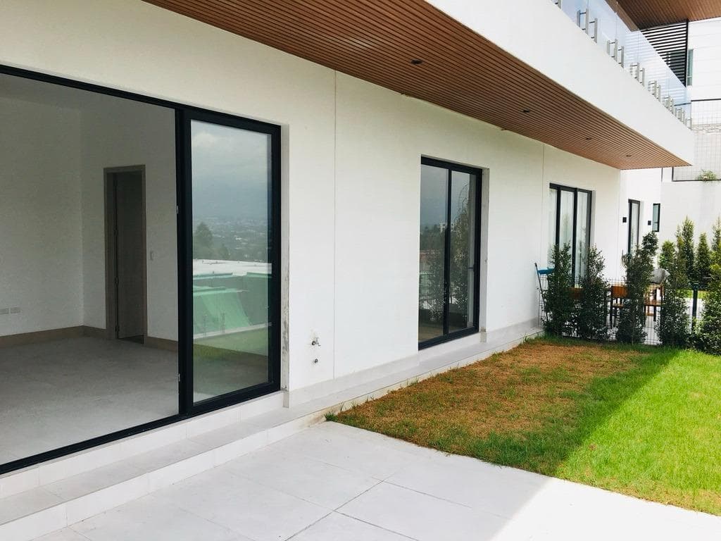 Ira Venta Departamento 108 m² Dos Dorm. con Terraza en Cumbaya — imagen 4